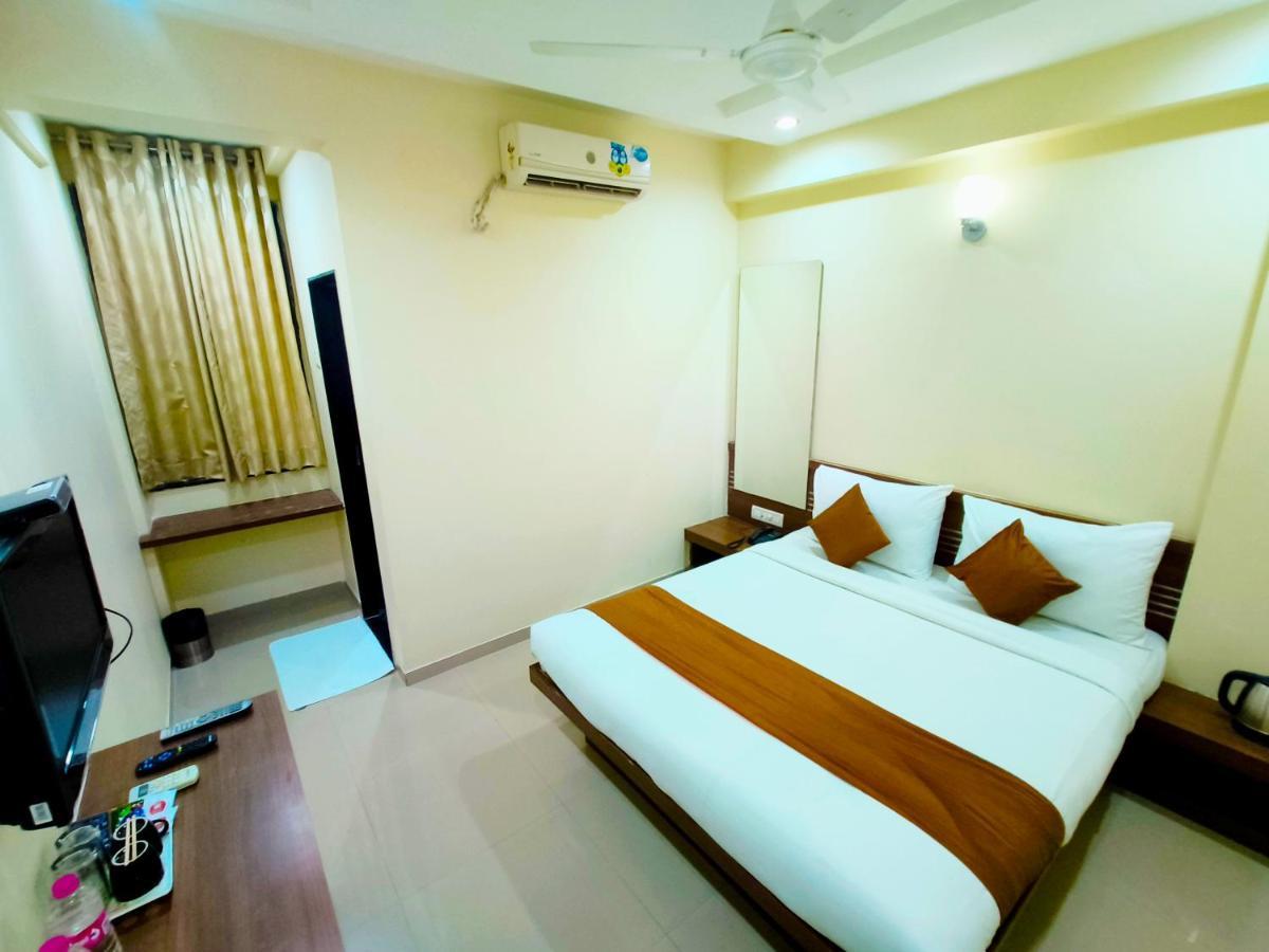 Sai Srushti By Neem Square Hotel Shirdi Exterior foto